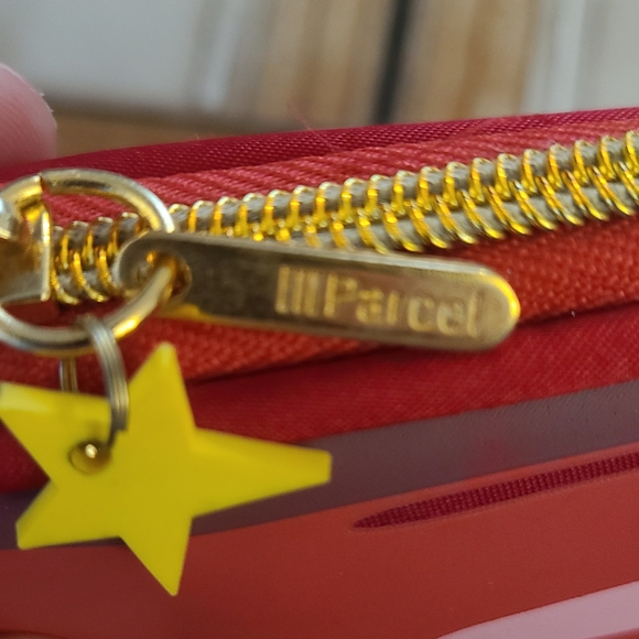 Lip-Shaped Red Bag - Picture 8 of 12